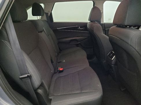 Used 2020 Kia Sorento LX FWD image 19