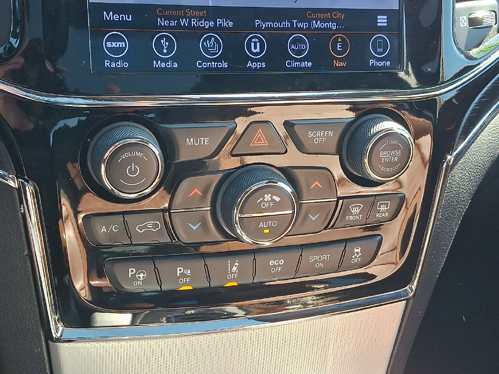 Used 2019 Jeep Grand Cherokee Summit AWD/4WD image 16