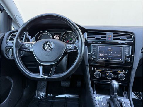 Used 2017 Volkswagen Golf S image 17