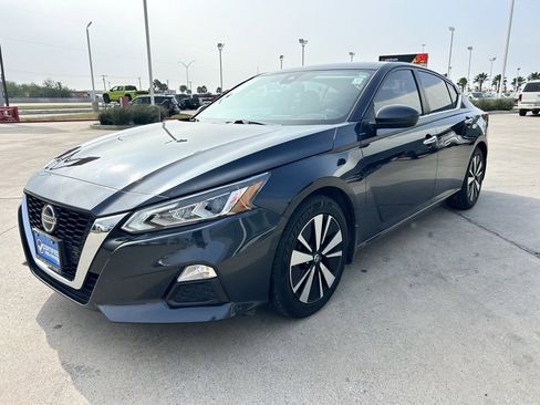 Certified 2022 Nissan Altima 2.5 SV image 3