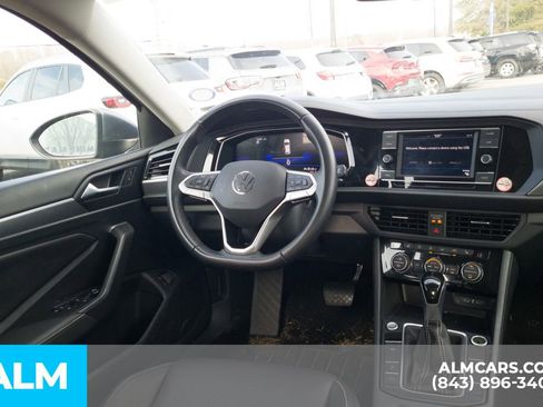 Used 2024 Volkswagen Jetta SE image 21