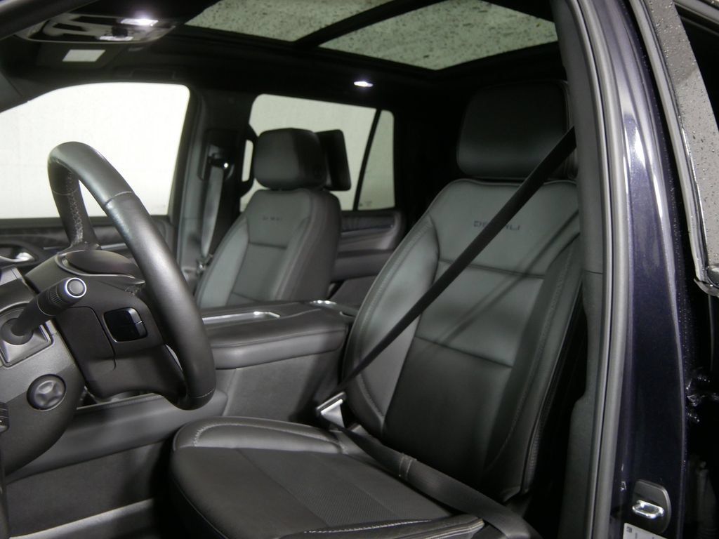 Used 2024 GMC Yukon Denali w/ Advanced Technology Package AWD/4WD image 11