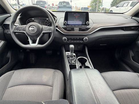 Used 2024 Nissan Altima 2.5 SV FWD image 9