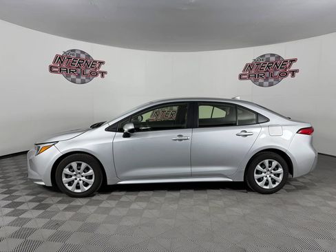 Used 2025 Toyota Corolla LE FWD image 4