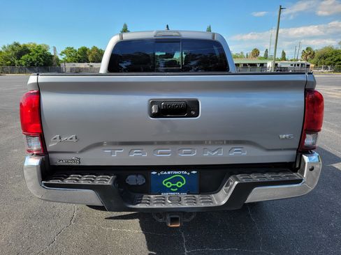 Used 2020 Toyota Tacoma SR5 AWD/4WD image 6