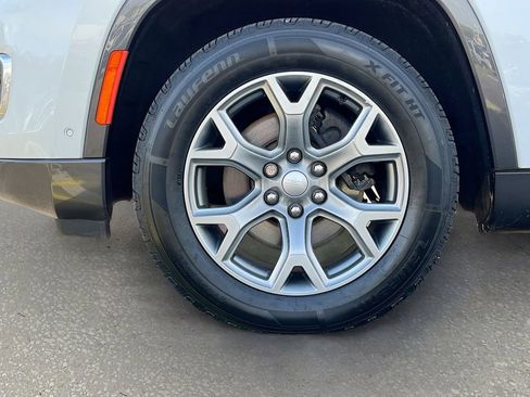 Certified 2022 Jeep Wagoneer Series II RWD image 32