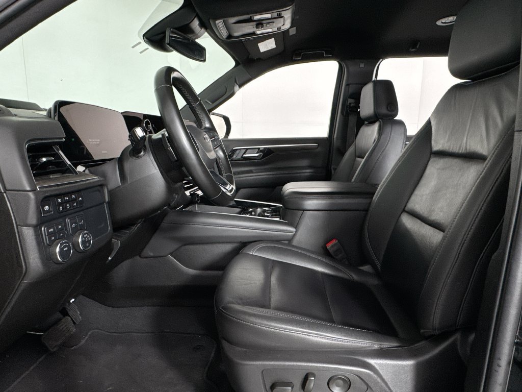 Used 2025 Chevrolet Suburban Z71 AWD/4WD image 10