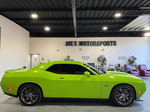 Used 2015 Dodge Challenger SRT w/ Technology Group RWD image 4