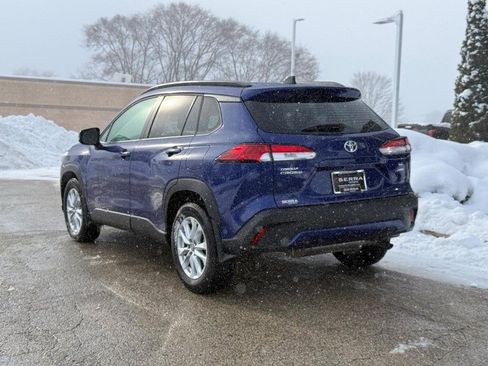 Used 2025 Toyota Corolla Cross LE image 5