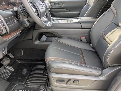 Used 2025 Nissan Armada SL image 21
