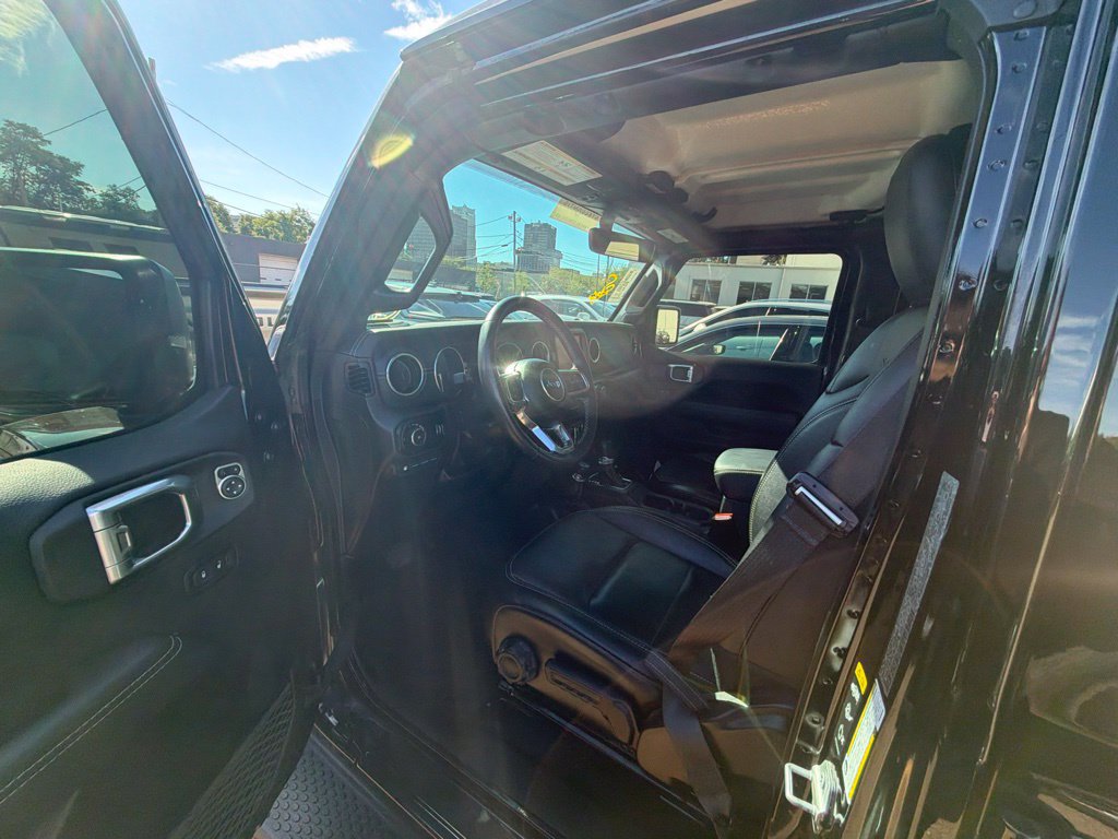 Used 2023 Jeep Wrangler Unlimited Sahara w/ Cold Weather Group AWD/4WD image 9