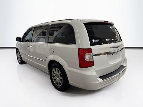 Used 2016 Chrysler Town & Country Touring w/ Driver Convenience Group image 8