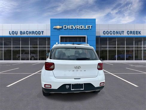 Used 2024 Hyundai Venue SEL image 7