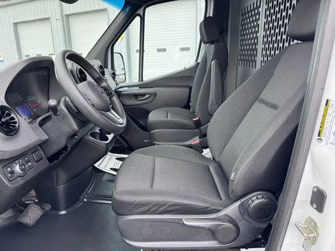 Used 2020 Mercedes-Benz Sprinter 2500 image 10