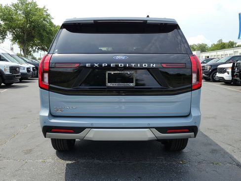 Certified 2025 Ford Expedition Platinum w/ Platinum Ultimate Package AWD/4WD image 7