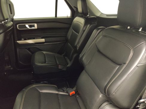Used 2021 Ford Explorer XLT w/ Equipment Group 202A image 18