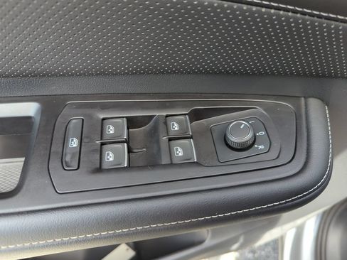 Used 2024 Volkswagen Atlas SE FWD image 34