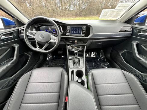 Used 2024 Volkswagen Jetta SE FWD image 8