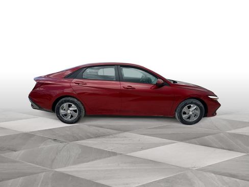 Used 2025 Hyundai Elantra SE FWD image 9