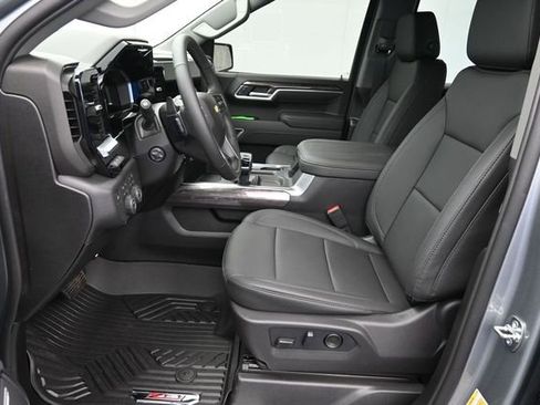 New 2026 Chevrolet Silverado 1500 LTZ w/ LTZ Premium Package AWD/4WD image 18