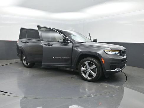 Used 2022 Jeep Grand Cherokee L Limited RWD image 35