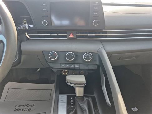 Used 2023 Hyundai Elantra SE image 11