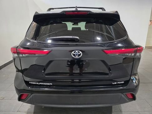 Used 2023 Toyota Highlander LE AWD/4WD image 4