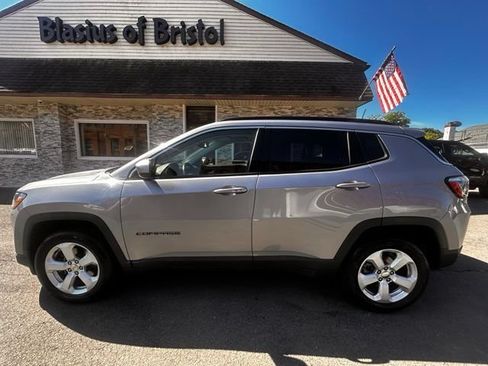 Used 2018 Jeep Compass Latitude w/ Popular Equipment Group AWD/4WD image 4