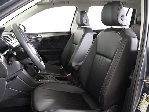 Used 2023 Volkswagen Tiguan SE w/ Panoramic Sunroof Package image 30