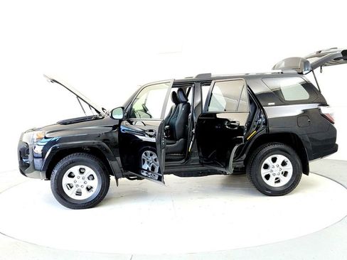 Used 2023 Toyota 4Runner SR5 Premium w/ Moonroof Package AWD/4WD image 10