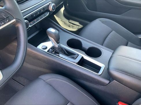 Used 2025 Nissan Altima 2.5 SV FWD image 17