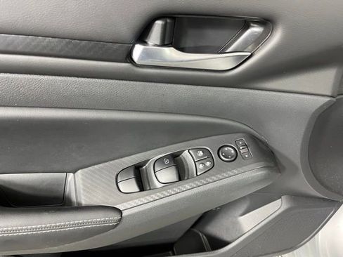 Used 2024 Nissan Altima 2.5 SV AWD/4WD image 16