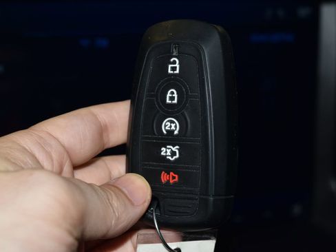 Used 2023 Ford Bronco Badlands image 17