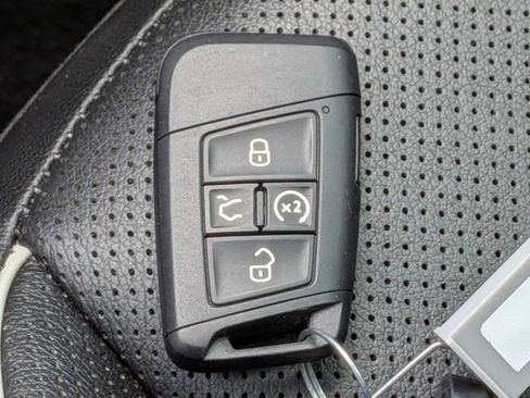 Used 2022 Volkswagen Tiguan SEL R-Line AWD/4WD image 32