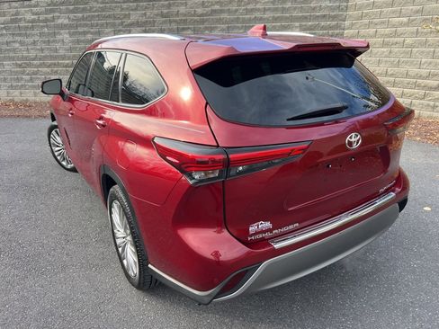 Used 2022 Toyota Highlander Platinum image 28