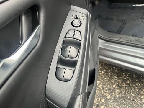 Used 2024 Nissan Sentra SV FWD image 22