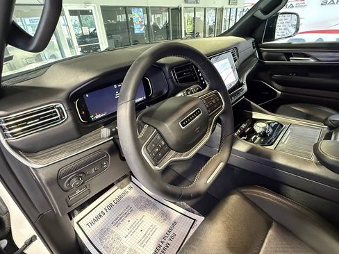 Used 2024 Jeep Wagoneer L Series II w/ Flexible Seating Group AWD/4WD image 33