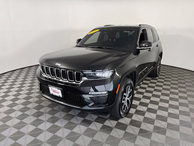 Used 2025 Jeep Grand Cherokee Limited AWD/4WD image 3