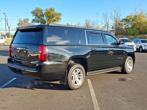 Used 2018 Chevrolet Suburban LT image 6