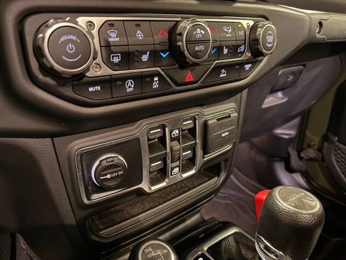 Used 2023 Jeep Gladiator Sport AWD/4WD image 24