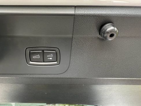 Used 2018 Porsche Panamera 4 AWD/4WD image 10