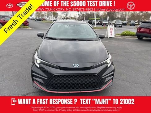 Used 2023 Toyota Corolla SE w/ SE Package image 3