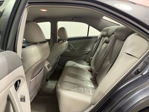 Used 2010 Toyota Camry LE image 18