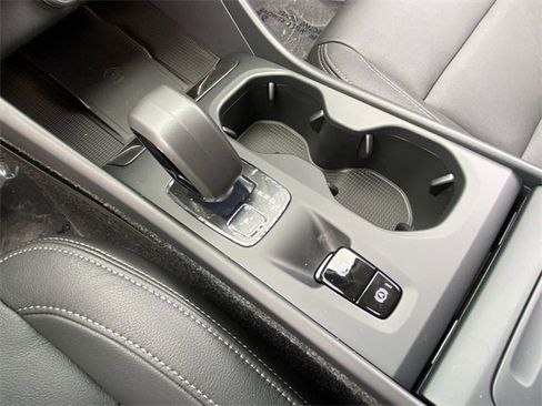 New 2025 Volvo XC40 B5 Core image 23