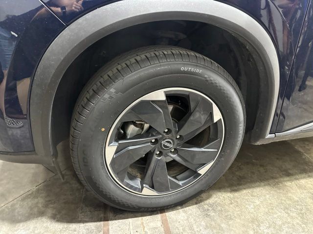 Used 2024 Nissan Rogue SV AWD/4WD image 19