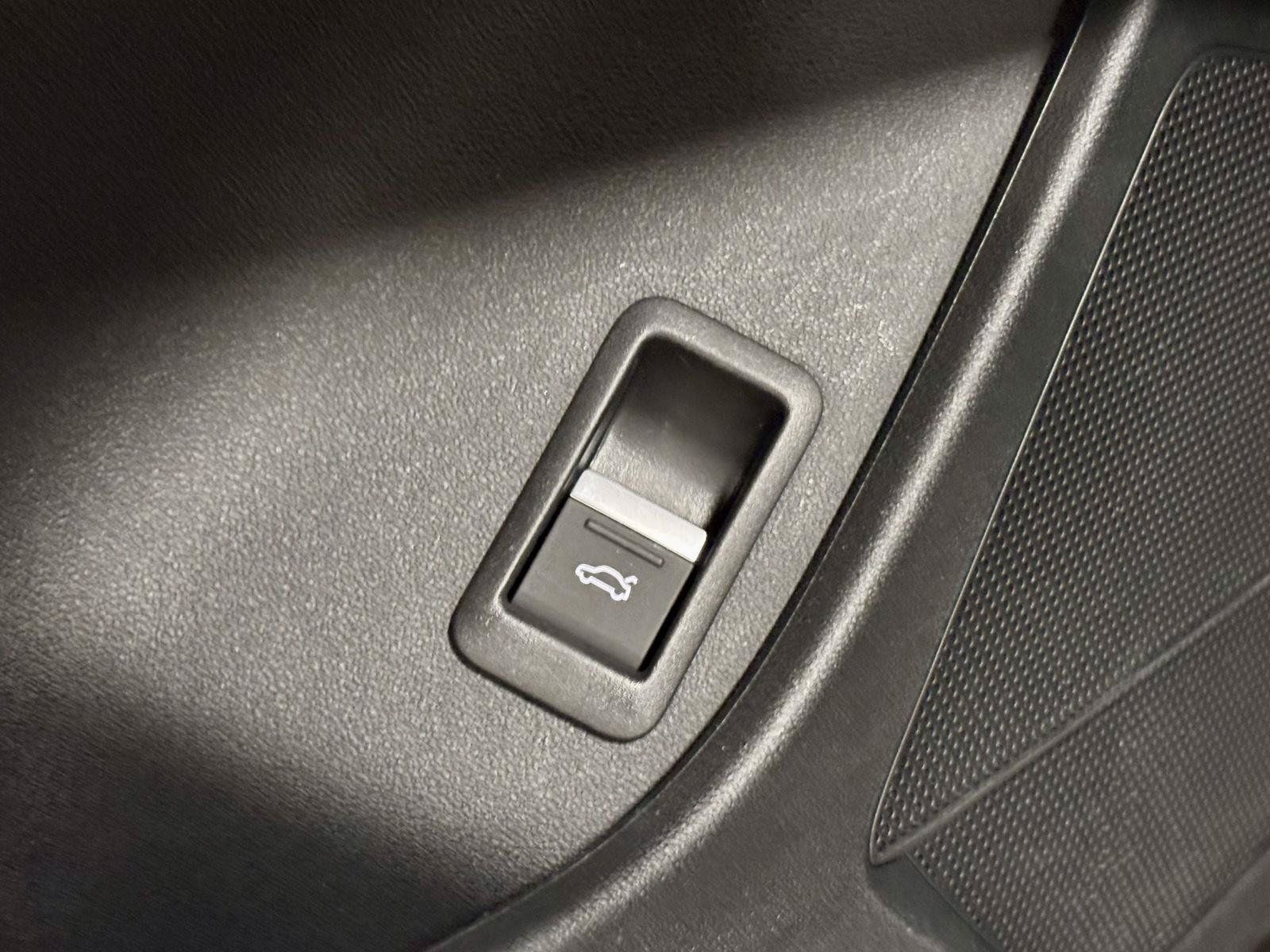 Used 2023 Audi Q4 e-tron Premium Plus AWD/4WD image 16