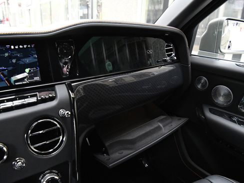 New 2025 Rolls-Royce Cullinan Black Badge image 20