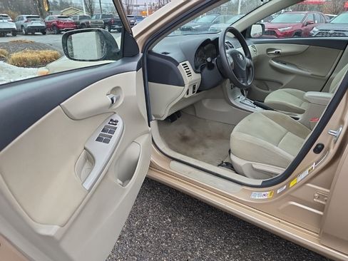 Used 2012 Toyota Corolla LE image 10