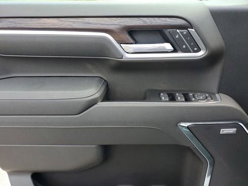 New 2026 GMC Sierra 1500 SLT image 19