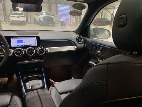 Used 2023 Mercedes-Benz EQB 300 4MATIC image 4